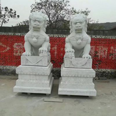 影響廣場(chǎng)石獅子雕塑報(bào)價(jià)的因素有哪些？