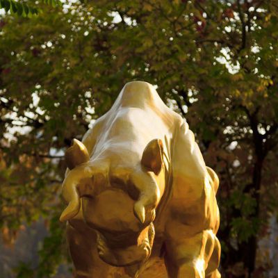 公園奔牛動物石雕是怎么制作出來的？