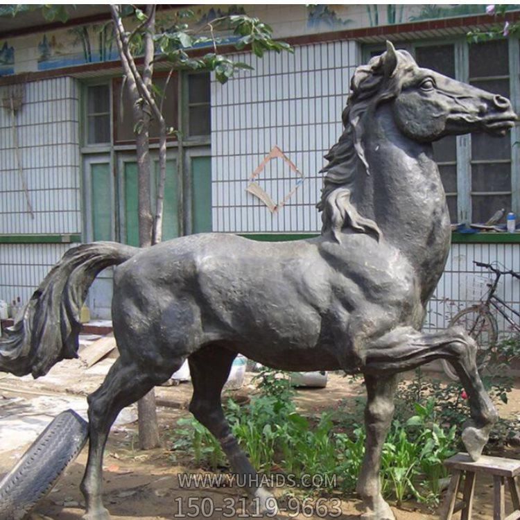 行走的馬兒，鑄銅動物馬雕塑