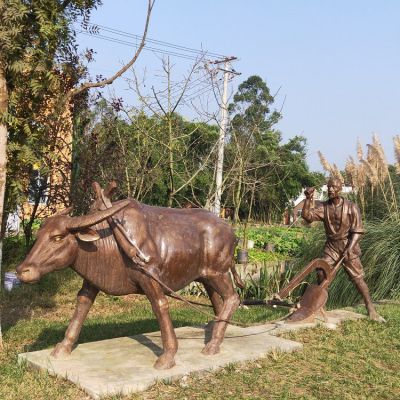 農(nóng)夫和耕牛耕地雕塑，農(nóng)耕主題場景雕塑