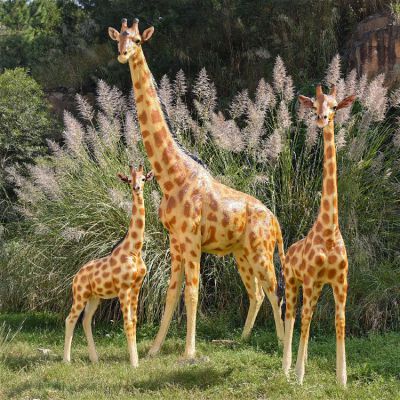 動(dòng)物園大型仿真動(dòng)物，園林玻璃鋼彩繪長(zhǎng)頸鹿