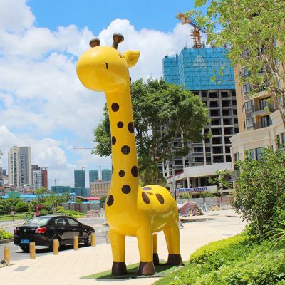 可愛的卡通長頸鹿，大型卡通動物景觀雕塑