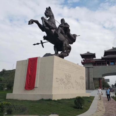 玻璃鋼仿銅戶(hù)外園林景觀大型將士騎馬的人物景觀