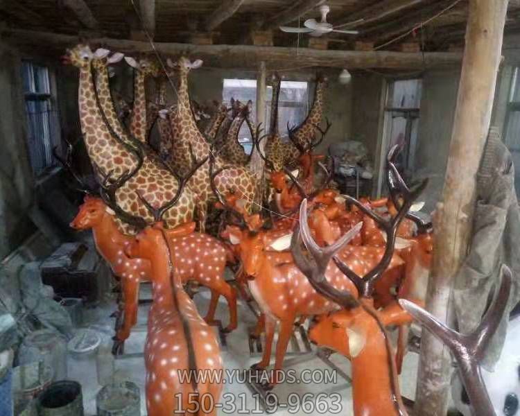 玻璃鋼仿真動(dòng)物景觀擺件戶(hù)外園林梅花鹿雕塑