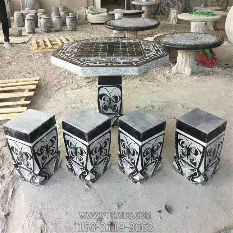 青石石桌凳，帶中國(guó)棋盤雕塑