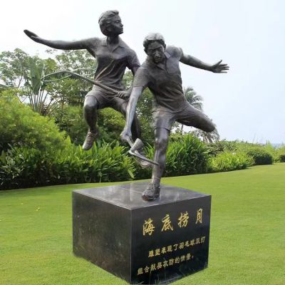 打羽毛球，鑄銅體育運(yùn)動(dòng)人物景觀雕塑