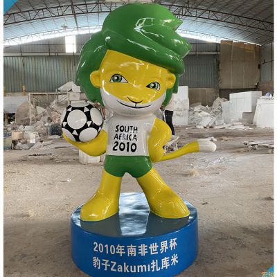 足球老虎卡通公仔，玻璃鋼體育運(yùn)動主題卡通形象雕塑