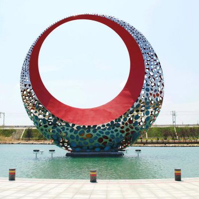 園林戶(hù)外不銹鋼鏤空噴漆圓環(huán) 水景觀雕塑