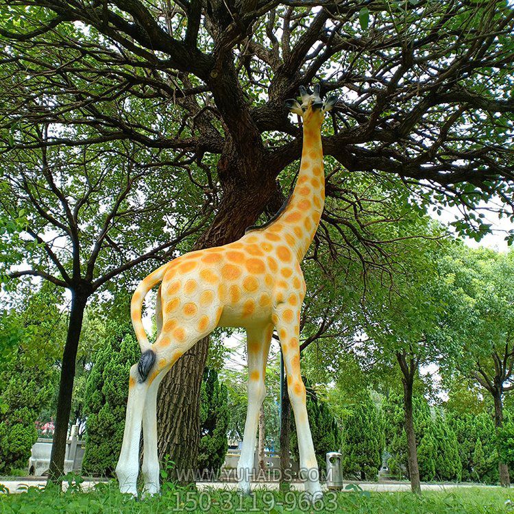 玻璃鋼仿真長頸鹿，公園園林草坪動物景觀雕塑