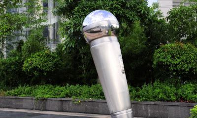 不銹鋼創(chuàng)意戶(hù)外仿真話筒雕塑