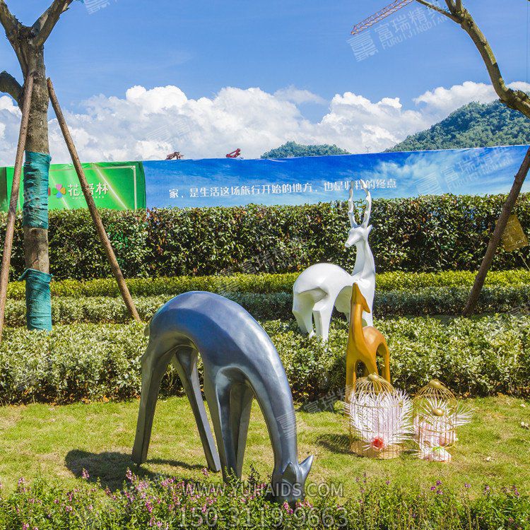 玻璃鋼抽象鹿雕塑，小區(qū)園林抽象動物擺件