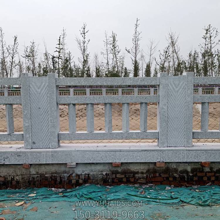 城市河道邊裝飾大理石雕刻防護(hù)欄桿；欄板雕塑