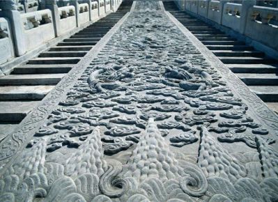 寺廟臺階大型石浮雕，祥云、龍石刻浮雕