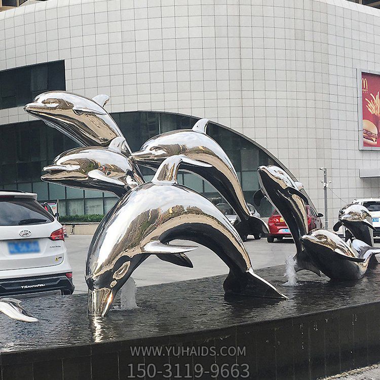 廣場水池?cái)[放不銹鋼鏡面海豚群景觀雕塑