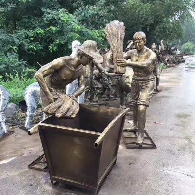 打麥子，民俗生活勞動人物雕塑