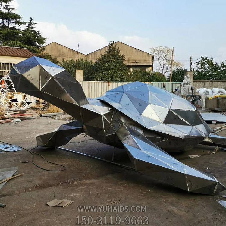 不銹鋼鏡面幾何大型烏龜?shù)袼?>
                                <h2>不銹鋼鏡面幾何大型烏龜?shù)袼?參數(shù)說明</h2>
                                                                        <table>
                                      <tr>
                                        <th>產(chǎn)品標(biāo)題</th>
                                        <td>不銹鋼鏡面幾何大型烏龜?shù)袼?/td>
                                      </tr>
                                      <tr>
                                        <th>發(fā)布時間</th>
                                        <td>2023-06-08 09:58</td>
                                      </tr>
                                      <tr>
                                        <th>價格</th>
                                        <td><span>電話咨詢</td>
                                      </tr>
                                                                              <tr>
                                          <th>制作材質(zhì)</th>
                                          <td>不銹鋼</td>
                                        </tr>
                                                                          </table>
                                <h2>不銹鋼鏡面幾何大型烏龜?shù)袼?詳細(xì)說明</h2>
                                <p>玉海雕塑是一家綜合性的雕塑公司，擁有多款不銹鋼鏡面幾何大型烏龜?shù)袼苣Ｐ?，可加工定制多種不銹鋼鏡面幾何大型烏龜?shù)袼?，支持材質(zhì)、樣式、風(fēng)格、尺寸大小等方面的調(diào)整修改定制。我們所加工制作的不銹鋼鏡面幾何大型烏龜?shù)袼苜|(zhì)優(yōu)價廉，遍布全國多個省市地區(qū)，想要了解更多案例圖片，請電話或微信咨詢。材質(zhì)、大小、樣式等都可以按需定制，還可根據(jù)您提供給的不銹鋼鏡面幾何大型烏龜?shù)袼軜訄D進(jìn)行制作！如有相關(guān)需求，歡迎致電（微信同號）：<span>150-3119-9663</span></p>
                                                                <div   class=
