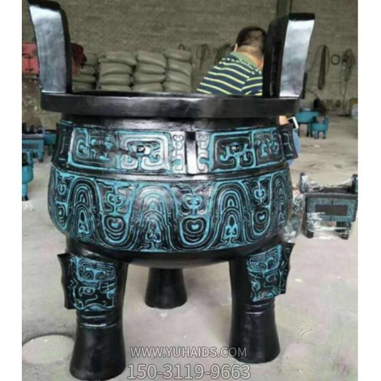 純銅鼎寺院戶外擺放圓形三足雙耳香爐頂?shù)袼?>
                                <h2>純銅鼎寺院戶外擺放圓形三足雙耳香爐頂?shù)袼?參數(shù)說明</h2>
                                                                        <table>
                                      <tr>
                                        <th>產(chǎn)品標(biāo)題</th>
                                        <td>純銅鼎寺院戶外擺放圓形三足雙耳香爐頂?shù)袼?/td>
                                      </tr>
                                      <tr>
                                        <th>發(fā)布時間</th>
                                        <td>2023-06-08 12:42</td>
                                      </tr>
                                      <tr>
                                        <th>價格</th>
                                        <td><span>電話咨詢</td>
                                      </tr>
                                                                              <tr>
                                          <th>雕刻內(nèi)容</th>
                                          <td>鼎、香爐</td>
                                        </tr>
                                                                          </table>
                                <h2>純銅鼎寺院戶外擺放圓形三足雙耳香爐頂?shù)袼?詳細(xì)說明</h2>
                                <p>玉海雕塑是一家綜合性的雕塑公司，擁有多款純銅鼎寺院戶外擺放圓形三足雙耳香爐頂?shù)袼苣Ｐ?，可加工定制多種純銅鼎寺院戶外擺放圓形三足雙耳香爐頂?shù)袼?，支持材質(zhì)、樣式、風(fēng)格、尺寸大小等方面的調(diào)整修改定制。我們所加工制作的純銅鼎寺院戶外擺放圓形三足雙耳香爐頂?shù)袼苜|(zhì)優(yōu)價廉，遍布全國多個省市地區(qū)，想要了解更多案例圖片，請電話或微信咨詢。材質(zhì)、大小、樣式等都可以按需定制，還可根據(jù)您提供給的純銅鼎寺院戶外擺放圓形三足雙耳香爐頂?shù)袼軜訄D進(jìn)行制作！如有相關(guān)需求，歡迎致電（微信同號）：<span>150-3119-9663</span></p>
                                                                <div   class=