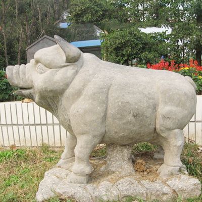 石雕豬，憨態(tài)可掬的大肥豬