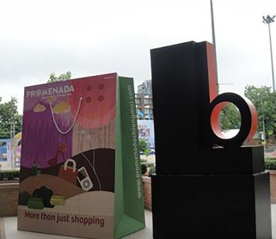 售樓部門口提示語標(biāo)志玻璃鋼購(gòu)物袋雕塑