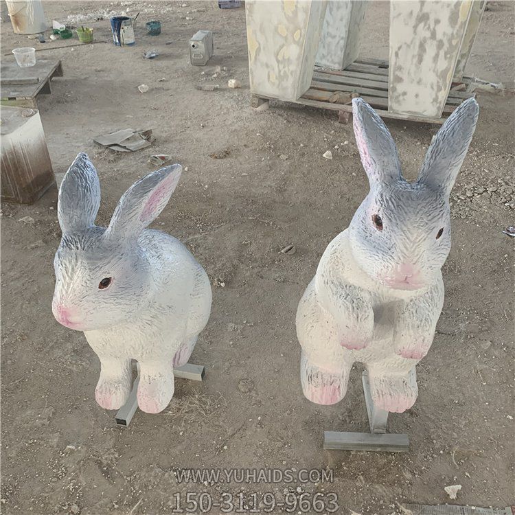 玻璃鋼卡通戶(hù)外園林景觀動(dòng)物兔子雕塑
