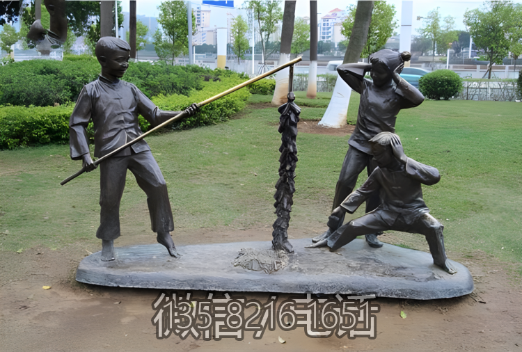 戶(hù)外園林景觀玻璃鋼仿銅放鞭炮的情景人物雕塑