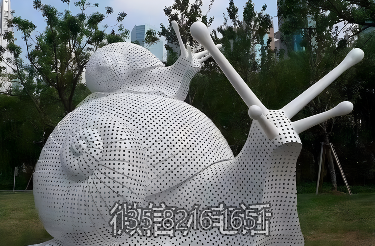 公園廣場(chǎng)大型小動(dòng)物景觀裝飾擺件不銹鋼鏤空蝸牛雕塑