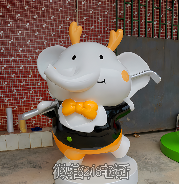 運(yùn)動(dòng)館美陳裝飾景觀擺件玻璃鋼卡通樹脂打高爾夫的大象雕塑