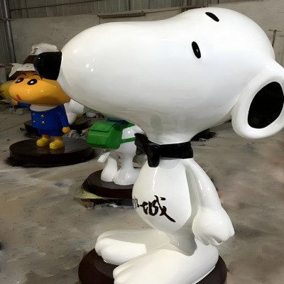 商場(chǎng)景觀小品玻璃鋼卡通樹脂公仔Snoopy雕塑